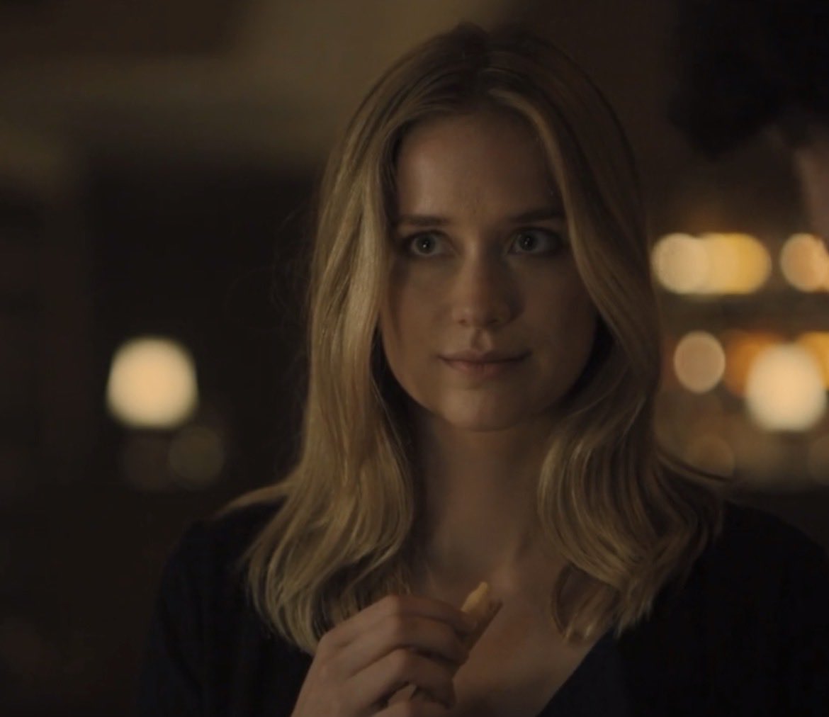 we need to  talk about how pretty Vanessa is