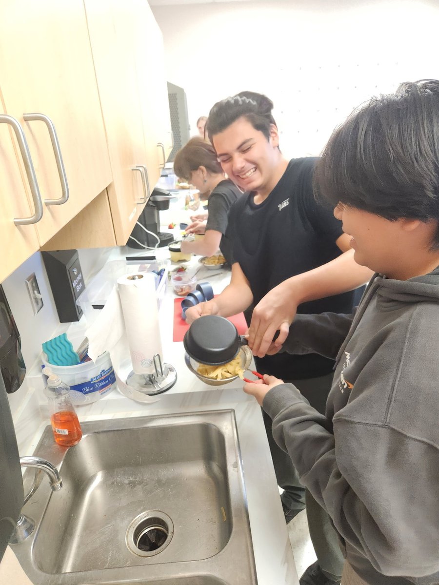 CanyonSpringsDV's tweet photo. Mrs. Ellison’s Cooking Club put STEM to work today 👩‍🍳🧪
Students engineered pasta Alfredo and calculated the perfect chocolate-to-strawberry ratio—measuring, timing, and problem-solving you can actually eat.
STEM skills taste pretty sweet 😄
#CookingClub #STEMinAction @DVUSD https://t.co/3Zma9X7OFt
