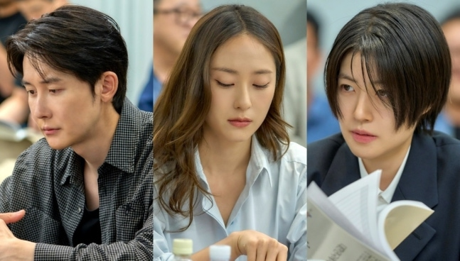 infodrakor_id's tweet photo. Pembacaan naskah drama tvN #HowtoBecomeABuildingOwnerInKorea : #HaJungwoo #LimSoojung, #KimJoonhan #JungSoojung #ShimEunkyung
Castnya 🔥🔥 Tayang 14 Maret https://t.co/cEF5u9BgC5