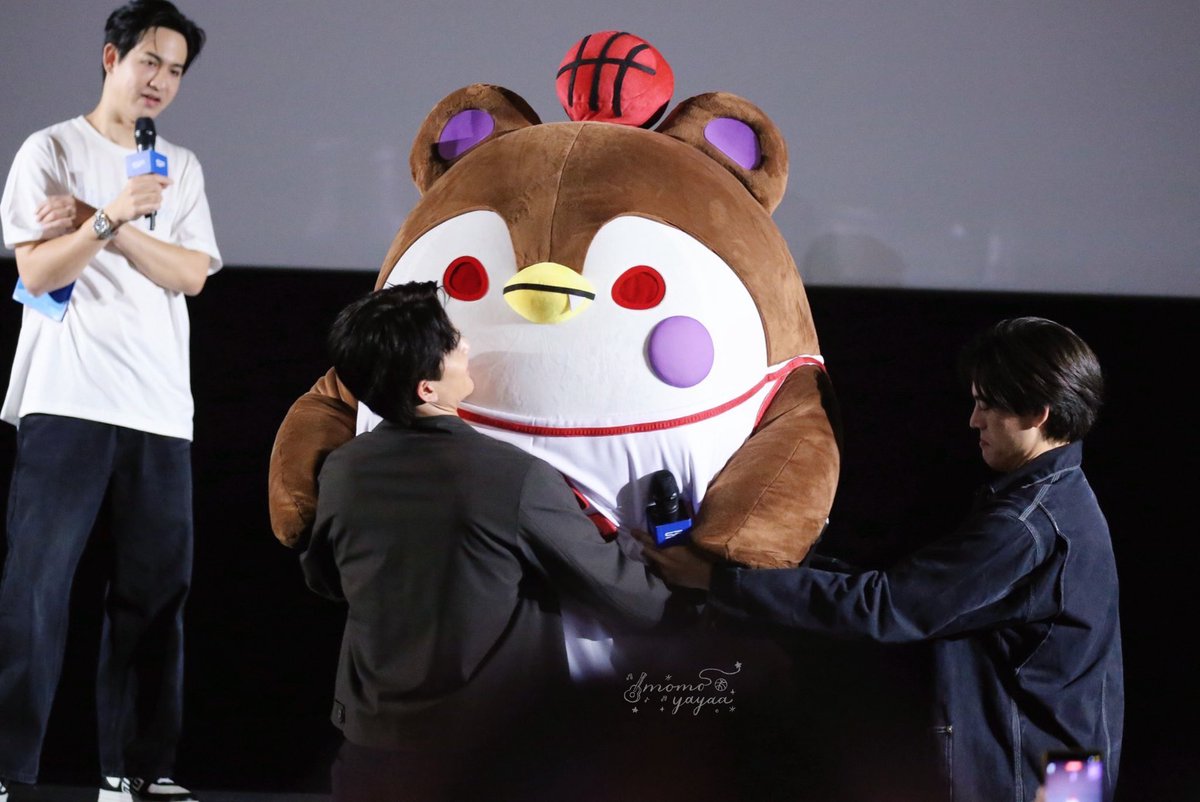 momoyayaa's tweet image. พ๊อพส์อุ้มน้อนโหน่ยยยค้าบบบ 🥰 อ้าแขนรอเลย น่ารักมากกกกก ไออ้วมเอ้ยย

#SFxJossGawinGuinzly
#JossGawin #GUINZLY