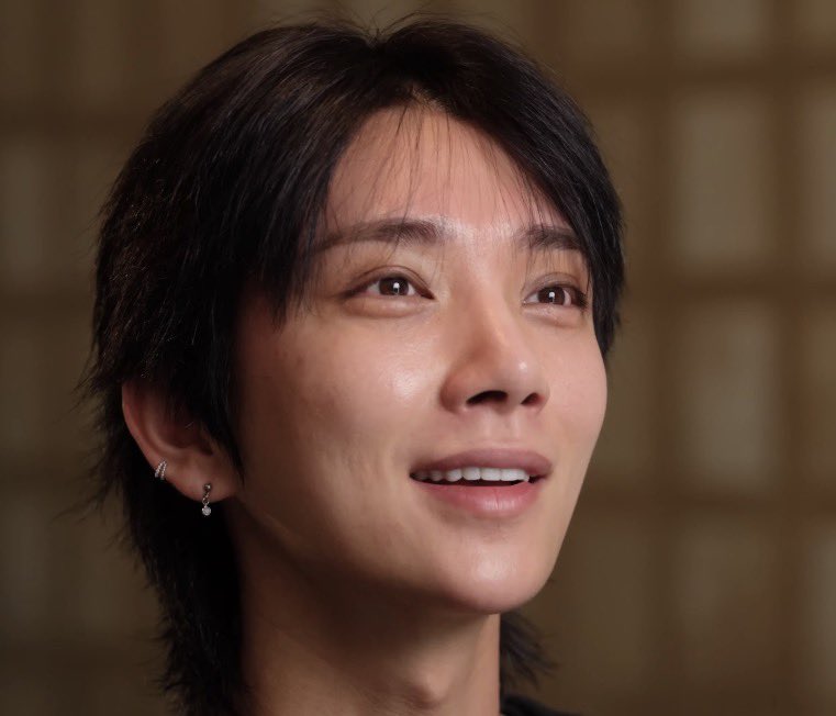 JOSHUA HONG THE PATRON SAINT OF BARE FACE BEAUTY!!! 

I CAN GIVE YOU A WHOLEASS ALBUM OF THIS MAN BEING SO PRETTY IN HIS BARE FACE!!! I LOVE LOVE IT ALWAYS😭