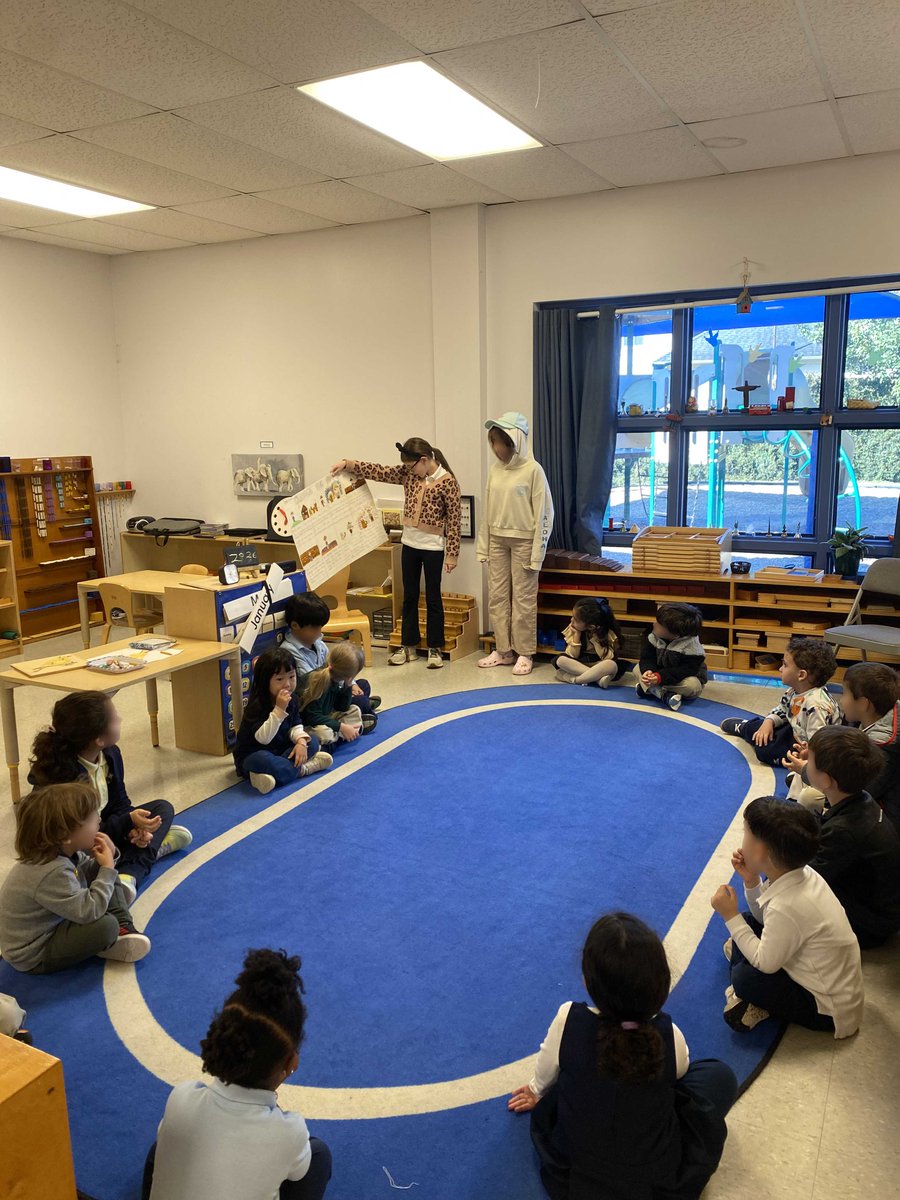 MontessoriHTX's tweet photo. Our Primary and Lower Elementary students loved the visits from our Upper Elementary students, who independently created a story and then shared it with their class. 💛📚✨

#HoustonMontessori #Montessori #PeerLearning #Houston #HoustonPrivateSchools
#CreativeLearning https://t.co/7PXhImWn1J