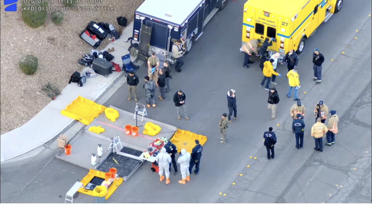 Jhonffonseca's tweet image. 🇺🇸🇨🇳 ¡ALERTA MÁXIMA EN ESTADOS UNIDOS!

¡OTRO LABORATORIO CLANDESTINO CHINO DESCUBIERTO EN LAS VEGAS!

El FBI y la policía de Las Vegas irrumpieron en una vivienda y hallaron un laboratorio biológico ilegal operado por ciudadanos chinos.

Dentro encontraron:
- Más de 1.000…