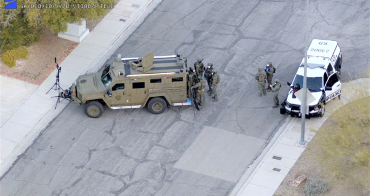 Jhonffonseca's tweet image. 🇺🇸🇨🇳 ¡ALERTA MÁXIMA EN ESTADOS UNIDOS!

¡OTRO LABORATORIO CLANDESTINO CHINO DESCUBIERTO EN LAS VEGAS!

El FBI y la policía de Las Vegas irrumpieron en una vivienda y hallaron un laboratorio biológico ilegal operado por ciudadanos chinos.

Dentro encontraron:
- Más de 1.000…