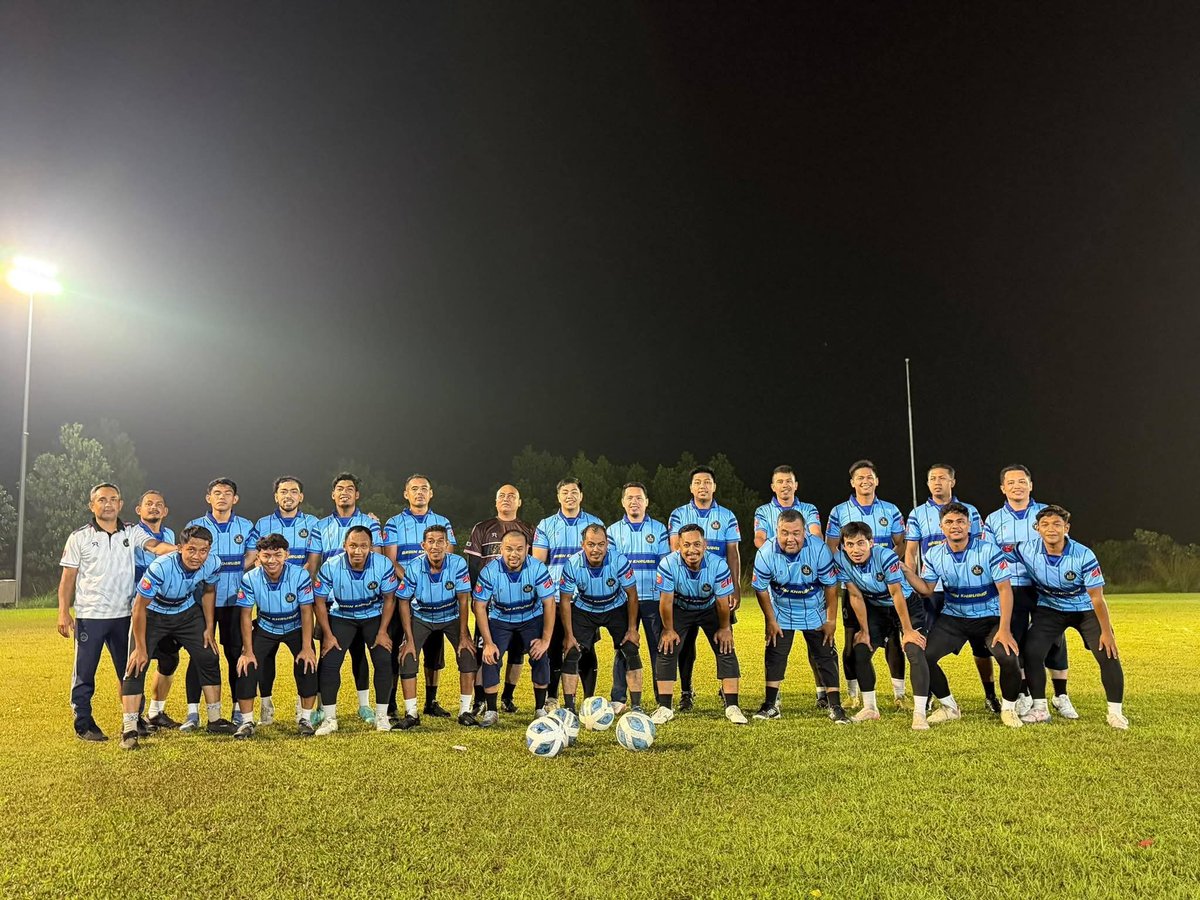 mdguamusang's tweet photo. ⚽️ PERLAWANAN PERSAHABATAN

Perlawanan persahabatan antara MDGM FC menentang MD Jeli FC telah berlangsung pada:

🗓 29 Januari 2026 (Khamis)
⏰ 8.45 malam
📍 Padang Istiadat, MDJ

Semoga ukhwah dan semangat kesukanan ini terus berkekalan 🤝⚽️ https://t.co/t0yNcKOyLn