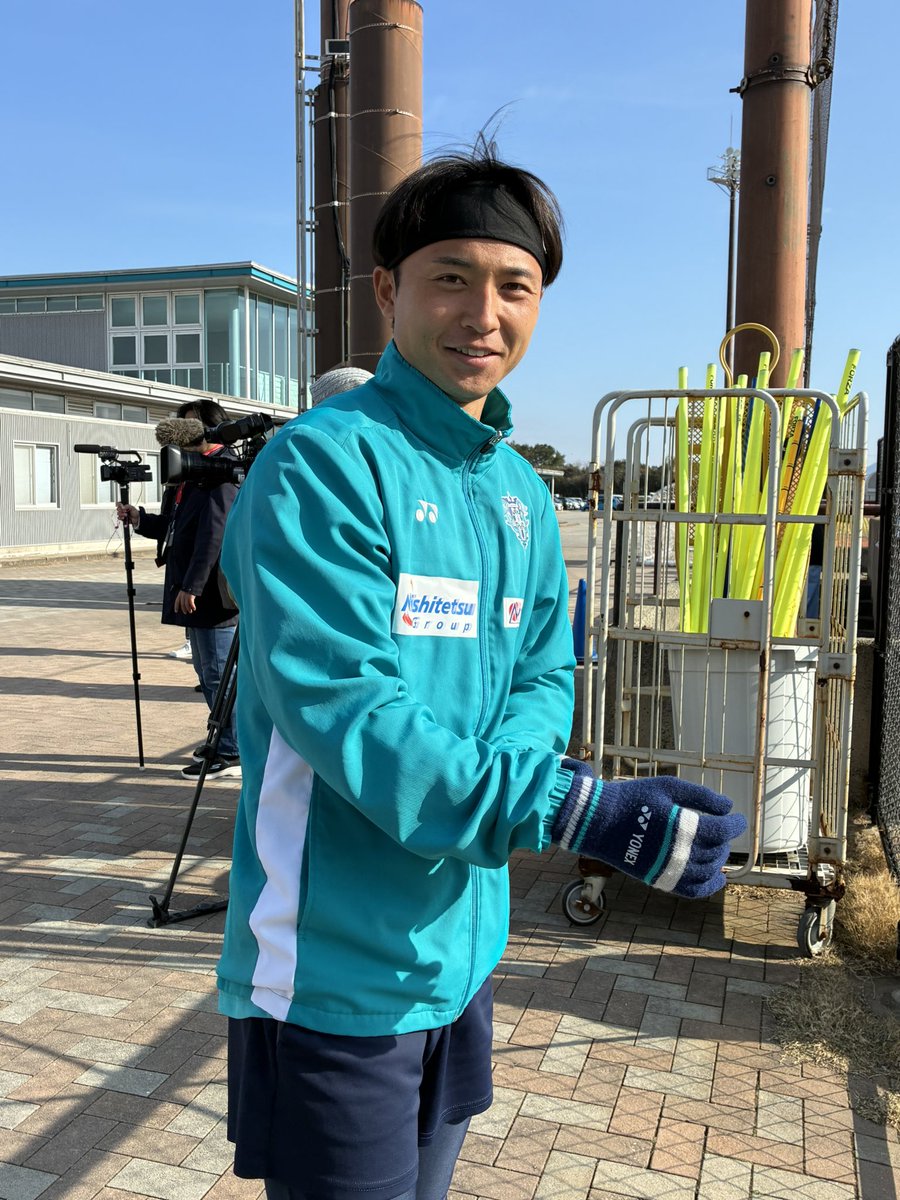 AvispaF's tweet photo. 今日の公開練習は
Aコートにて
トレーニングスタート🐝

平日にも関わらずたくさんの方に
見学に来ていただいています🙏

今週末の開幕戦でも熱い応援
よろしくお願いします🏟️

明治安田J1百年構想リーグ第1節
🗓️2/8（日）13:05KO
🆚#ファジアーノ岡山
📍ベスト電器スタジアム
🎫https://t.co/QehZnsA5el

#アビスパ福岡