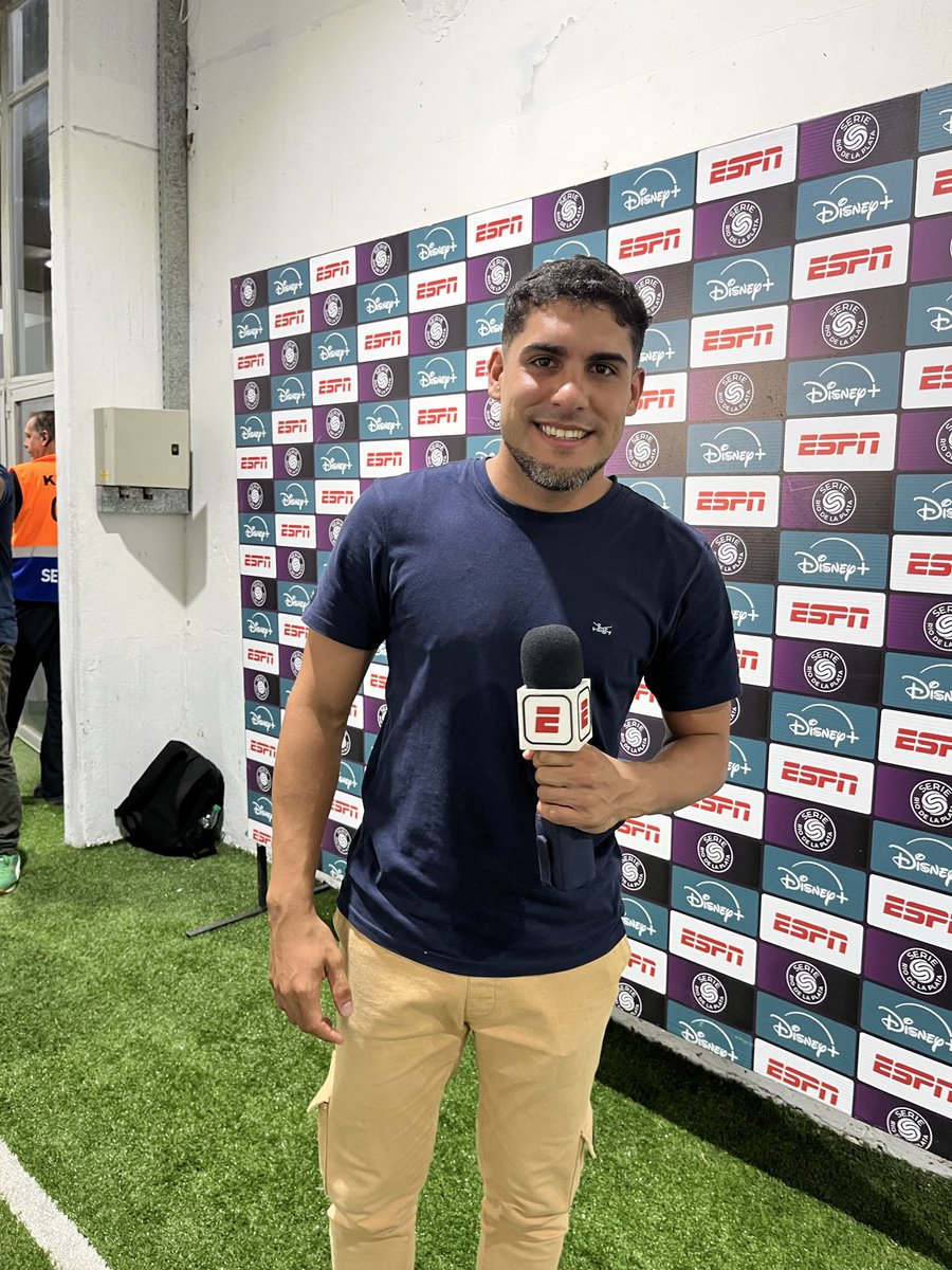 De esos momentos que te recuerdan por qué empezaste.
Se dio la foto, se disfruta el momento y se sigue trabajando.