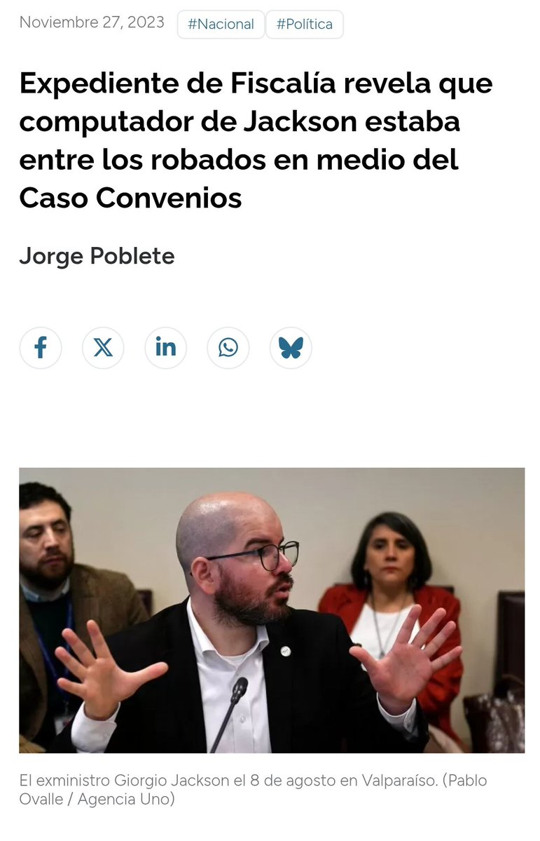 Penoso; a este wn lo pusieron no en uno, sino en dos ministerios (uno en que supuestamente le robaron sus sobrinos)... Algo que no cree nadie.

Pero ahí está el delincuente (que por su mediocridad debe ser invisible en España), de opinólogo... Cuando debería estar en la cárcel.