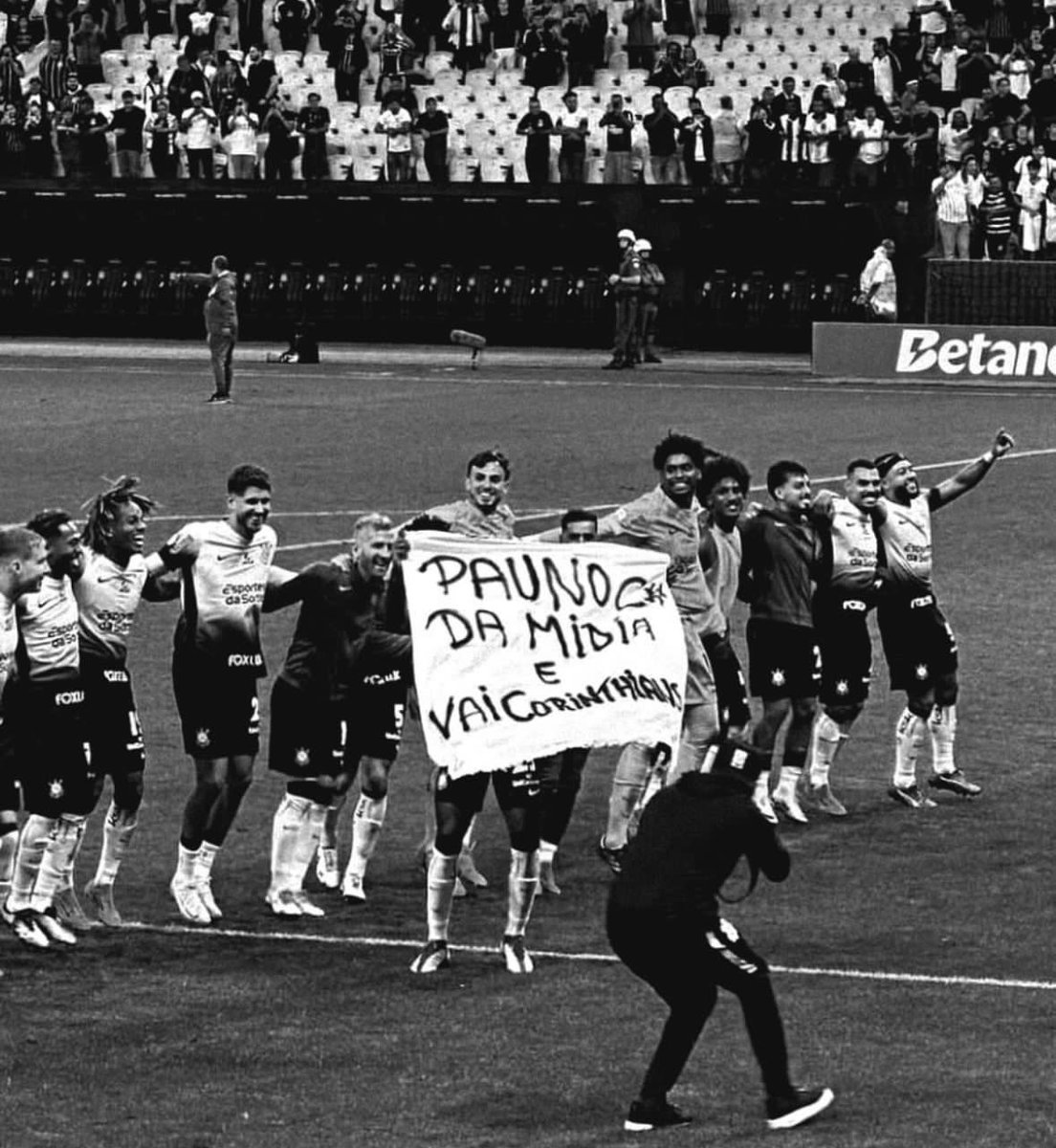 NJanfren's tweet image. "Vão cair pra série B".

"Não aguentam o palmeiras na final".

"O palmeiras avança na Copa do Brasil".

" O cruzeiro é favorito, serão eliminados no Mineirão".

"O vasco merece mais".

"Na Supercopa o flamengo vai golear".

A mídia secou. E o resultado? Fomos campeões Paulista,…