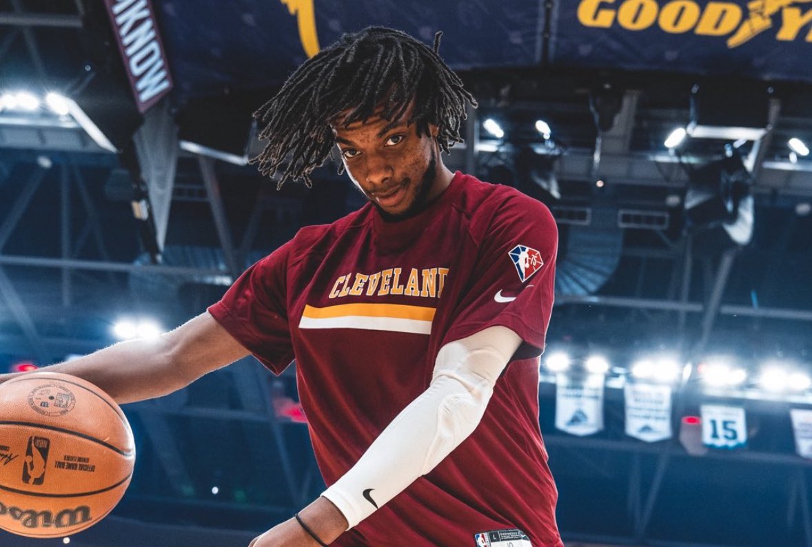 preethimasina's tweet photo. DG, feel like i can’t completely ever thank you for the amount of happiness you gave us over the past 7 years. Thank you for making me fall in love with basketball again, i will ALWAYS be proud of you❤️ You’ll forever have a piece of us and be your biggest fan forever💛🫶🏽 https://t.co/4ahVSicqgD