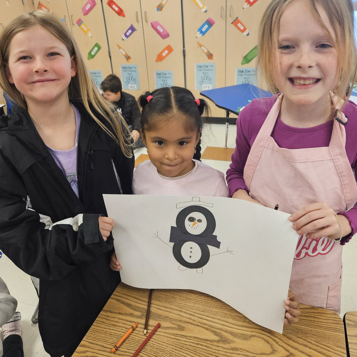 MissHuntHPSD's tweet photo. Last Friday we celebrated the 100th day of school with our Kindergarten buddies by disguising the number 100! 🎉 #100DaysSmarter https://t.co/FFifuDTuXx