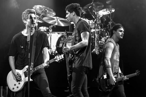 acervmgc's tweet photo. SLFL tour 2016. send tweet https://t.co/8yUvdIVGvl
