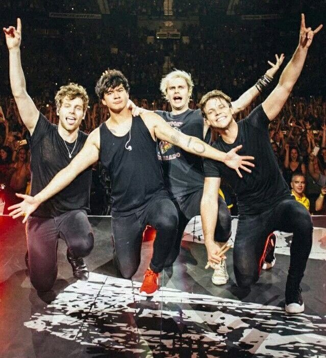 acervmgc's tweet photo. SLFL tour 2016. send tweet https://t.co/8yUvdIVGvl