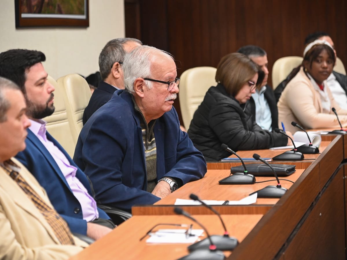 🫀 Especialistas cubanos presentan resultados preliminares de un proyecto en cardiología con apoyo de la #InteligenciaArtificial. En nuevo encuentro del Presidente <a href="/DiazCanelB/">Miguel Díaz-Canel Bermúdez</a> con expertos y científicos, reafirmamos el compromiso de #CubaPorLaSalud, de #CubaPorLaVida. 🇨🇺