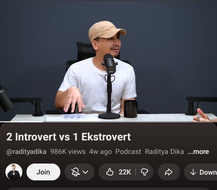 Yg aneh itu raditya dika. Dia introvert parah, tp selalu sukses kalau jadi komika/pemateri.

Knp bisa gitu?
                                                                                                                               
Radit pernah jelasin, alasanya adalah karena