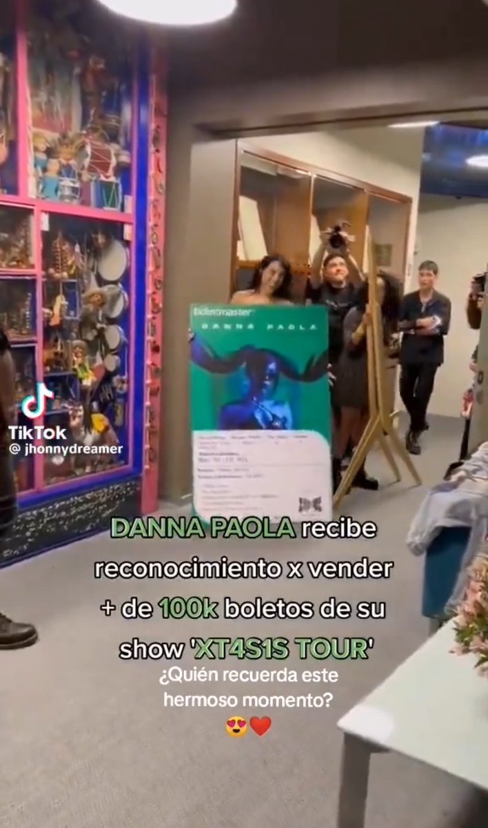 Kenia Os: Palacios con secciones cerradas y sold out falsos
Danna: 4 Auditorios sin secciones cerradas, un autódromo con 30k y un reconocimiento por +100k boletos vendidos