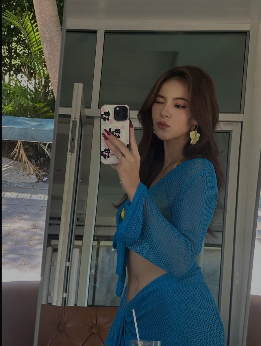 小蓝也太好看了吧 
20岁的小孩都长这么好的吗🥺
突然不恋姐了 妹妹也挺香～😙
#les #le #wlw #小蓝