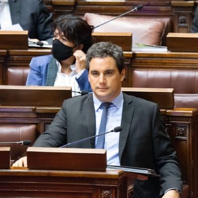 💣 URGENTE

✔️El ex diputado blanco y actual dirigente nacionalista Francisco Javier Radiccioni acaba de ser denunciado por su ex pareja, la fiscal de Flagrancia, Eliana Travers, por violencia doméstica y lesiones.

✔️ Según la denuncia, el ex legislador nacionalista golpeó "con