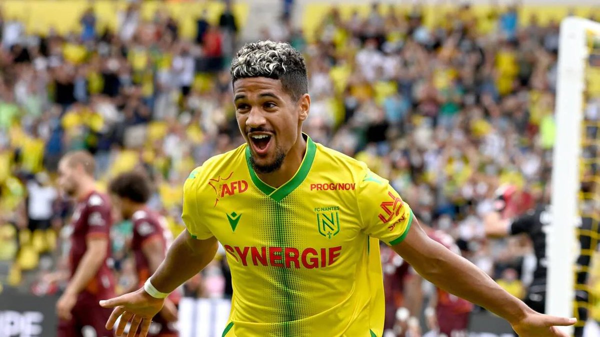 Confirmation par <a href="/dphelippeau/">David Phelippeau</a>  dans le <a href="/PodcastNantes/">Sans Contrôle</a>, Ludovic Blas était plutôt chaud pour une pige de 6 mois au #FCNantes, mais le Stade Rennais n'a pas souhaité prêter le joueur.