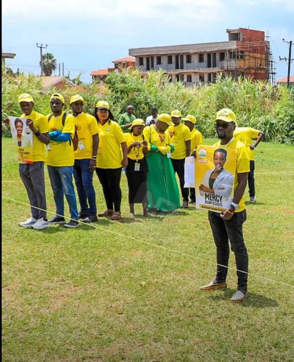 KK_Mellon's tweet photo. Breaking news: Kanyesigye Mercy surrenders to @JuliaMuhumuza. After realizing that she has no vote, she quits the race. #DeadProject https://t.co/0vAmq0wo3C