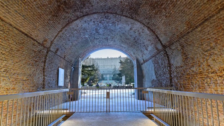 Reabre el túnel secreto que comunica el Campo del Moro con la Casa de Campo
zoomdestinos.es/reabre-tunel-s…