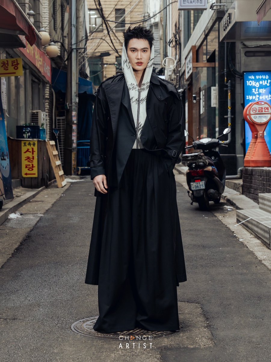 Praewdaily's tweet photo. เกินต้าน ✨ "พูห์ &amp; พาเวล" ในลุคสุดเท่! เข้าร่วมชมโชว์ MMAM ที่ Seoul Fashion Week 2026 

#MMAMxPoohPavel #PoohPavel #ppoohkt #pavelphoom #SeoulFashionWeek #Praewmag https://t.co/BQbHKms2PB