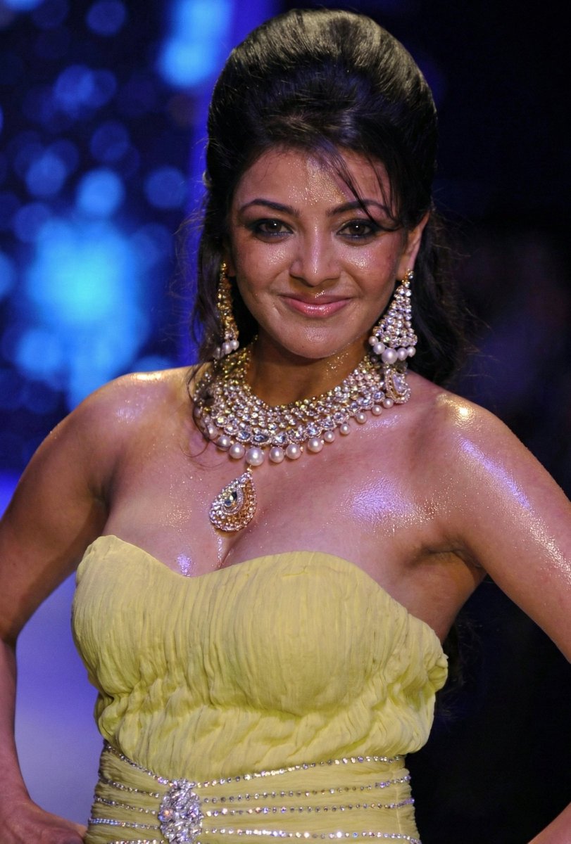 Itz_Logan__'s tweet image. Vintage Kaju looks Gorgeous 💛