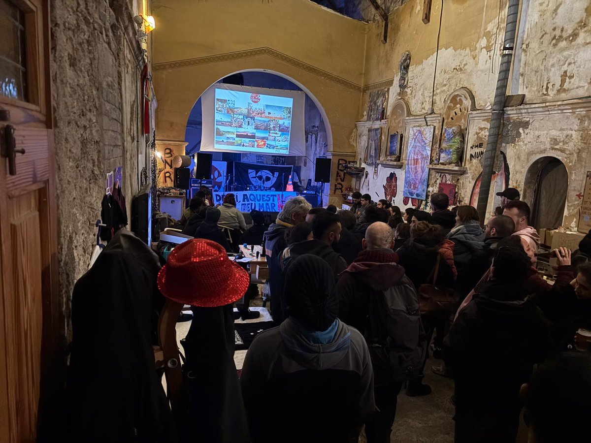 Divendres 23 de gener vam passar per Ca La Fou per explicar què està passant a la conca d’Òdena.

Gràcies a totes les persones que vau venir i ho vau fer possible! ✊💚

I especialment a  @abiertas_amanecer i @pus_punkrock per posar-hi música ✊