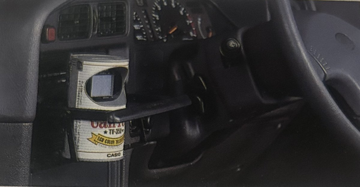 "おはカシ記念館✨
今日の「毎日CASIO」は、Can-Tele TV-350📺【1990年代？】
缶サイズのミニカラーテレビ📺
350ml缶とほぼ同じ大きさに1.6型液晶を搭載。
付属のカーアダプターで車でも使えちゃう、小さくてユニークなガジェットでした🚗✨
お持ちだった方いらっしゃいますかー？