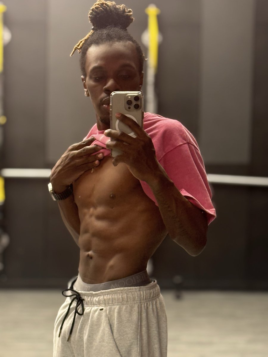 ashawnd's tweet photo. Summer body loading ☀️☀️ https://t.co/hbk0e1gCkw