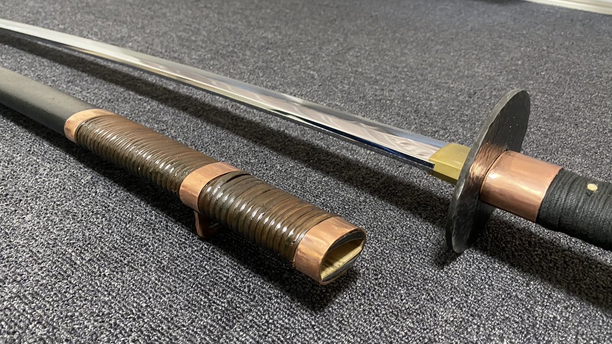 昨年注文しました長尺刀(模造刀)が新居に届きました🗡️ 刃渡り約102