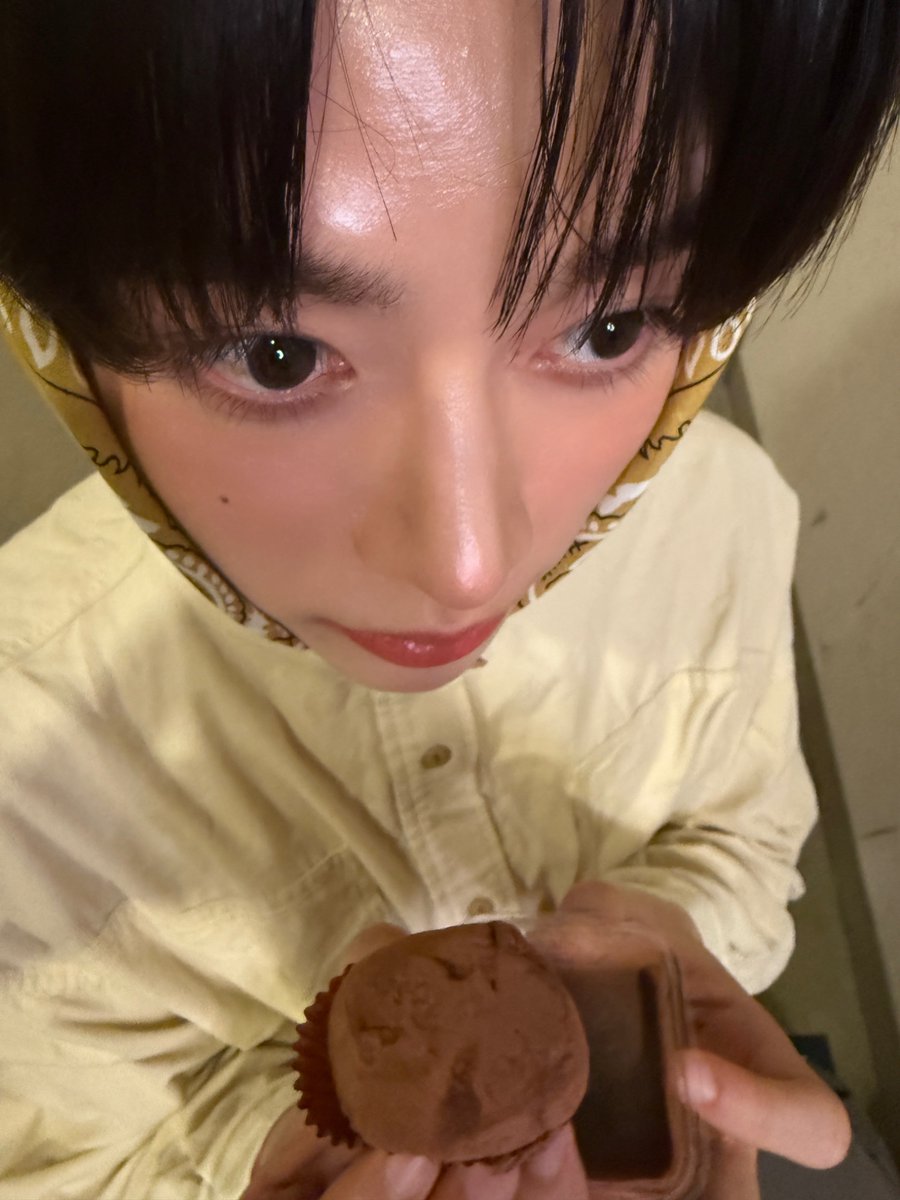 TPST_twt's tweet image. [#한빈] 두바이 쫀득 쿠키 먹을 사람? 🙋‍♂️