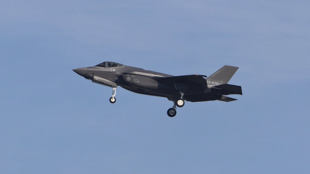 今日の小牧  テスフラ

F-35#(750)

F-15#(928)

いつの間にか35Aも50号機までいったね

928も飛実に帰るかな

chaserも飛実941