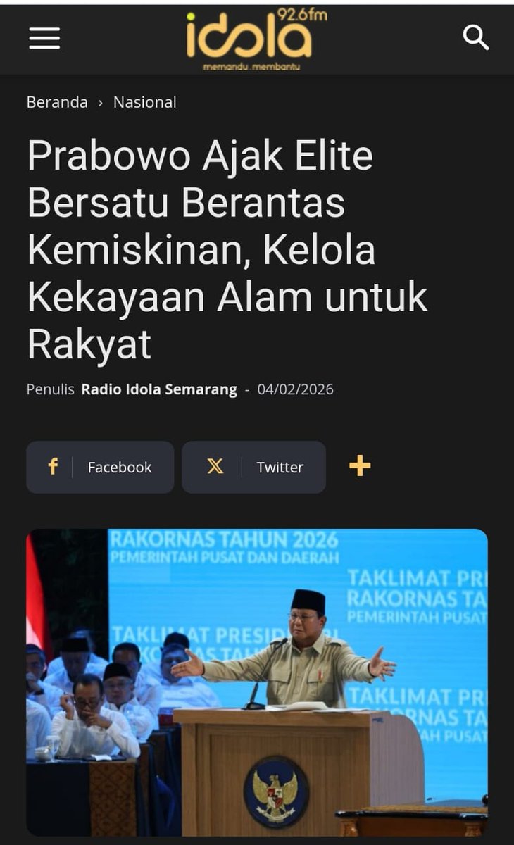 MuamarSending's tweet photo. Gotong royong bukan hanya lambang. Ia adalah motor penggerak yang merubah rencana jadi kenyataan. Ketika semua bergotong royong, beban terasa ringan &amp; jalur terang.   
Pastikan Transformasi Negeri https://t.co/OaKMdX6fug