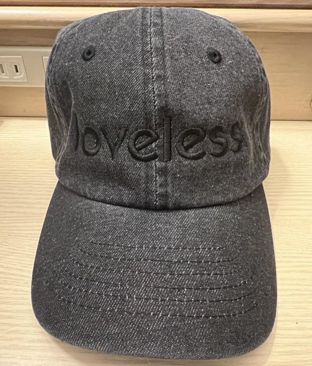 MALODETH's tweet photo. あと、キャップはフェードがかったブラックデニムに黒刺繍で「loveless」がカッコいいので、個人的におすすめです！ https://t.co/vNsD1PRnPM