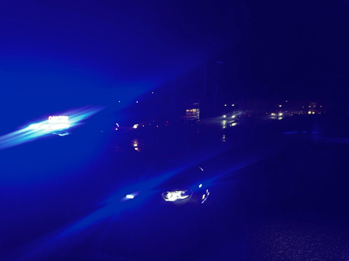 APROGC's tweet image. Nuestros compañeros 24/7 a pie de carretera facilitando la movilidad ante las previsiones de @AEMET_Esp ante a la #BorrrascaLeonardo 

#Invierno 
#MeGustaSerGuardiaCivil 🇪🇦