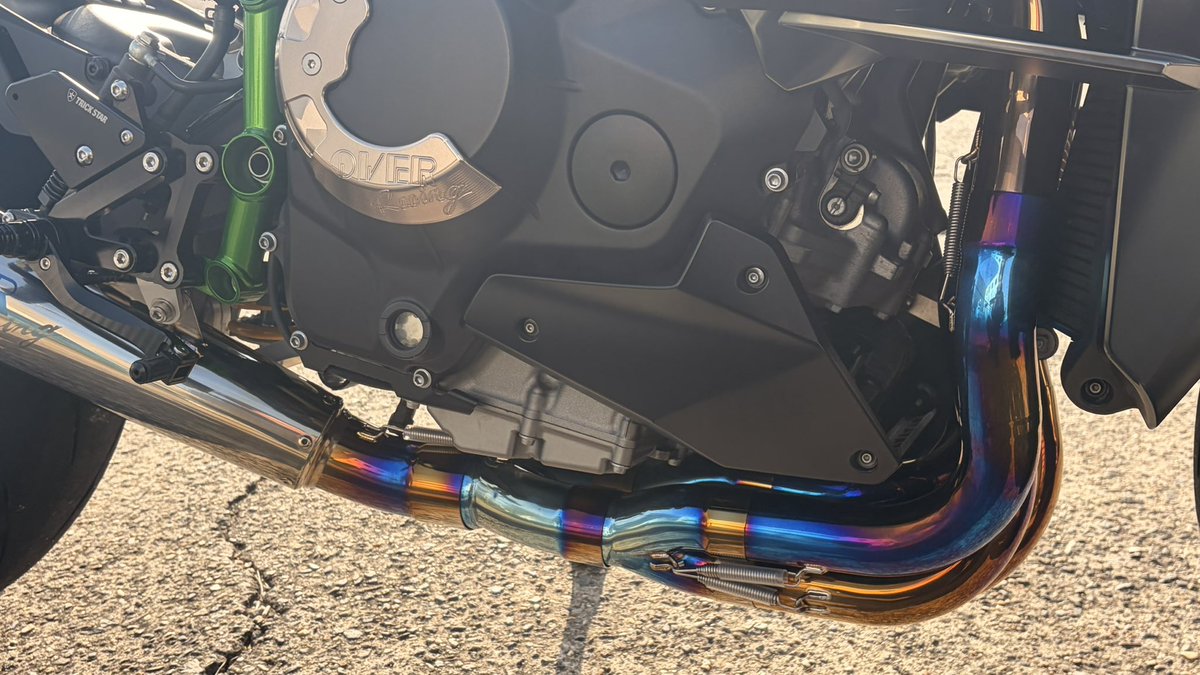 H2の新品マフラーですが、セッティングするとここまで焼けます🔥