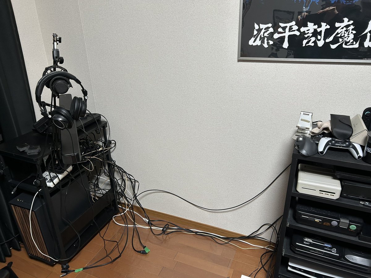 utamaruJP's tweet photo. PCデスクがあった場所
寂しくなったね… https://t.co/FiRopc85DS