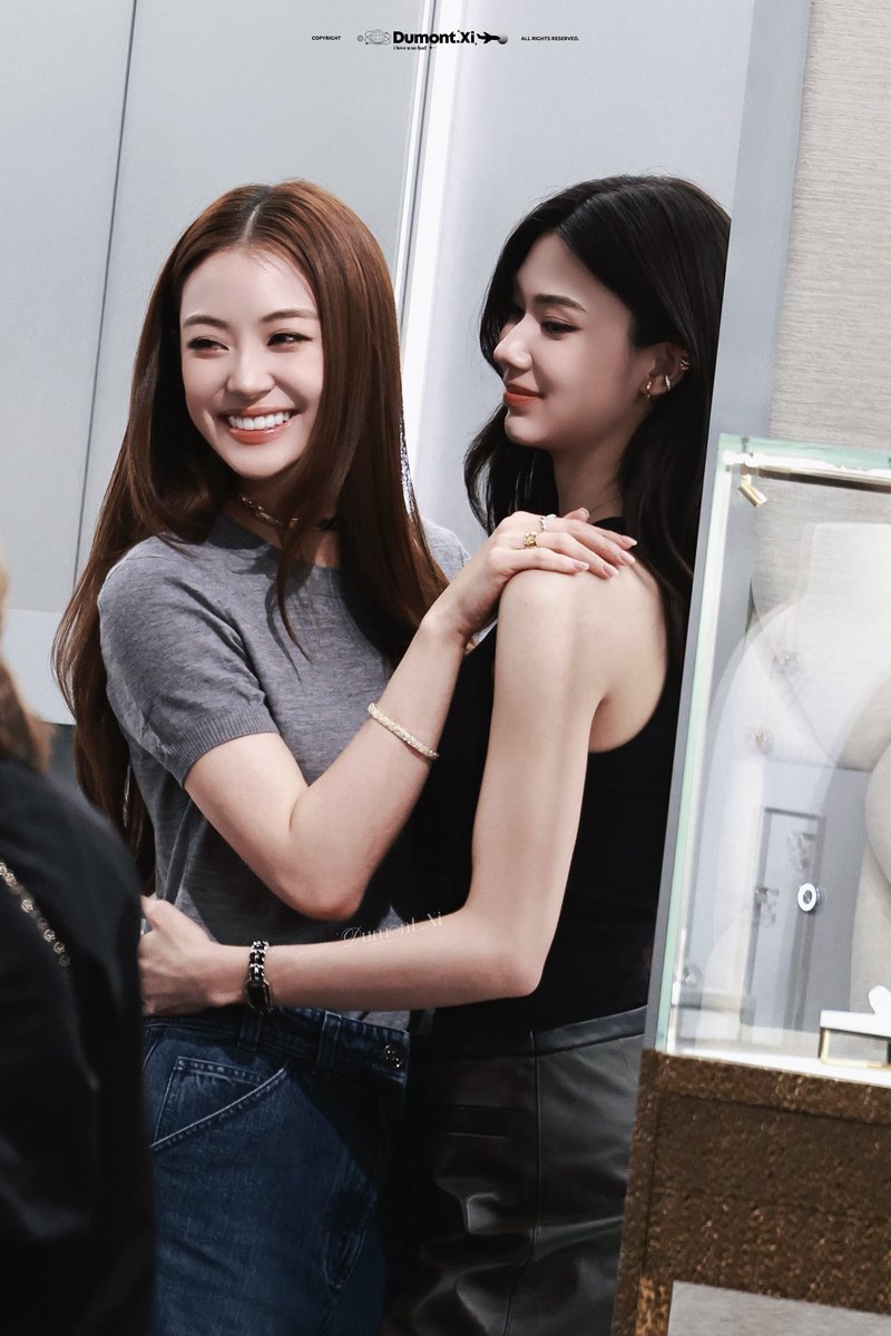 npkfangirl's tweet photo. แม่รักลูกกกกกกๆ ส่วนลูกๆรักกันนนนนน

LENAMIU COCO CRUSH CHANEL
#CHANELxLenaMiu https://t.co/FtbW7RAS02