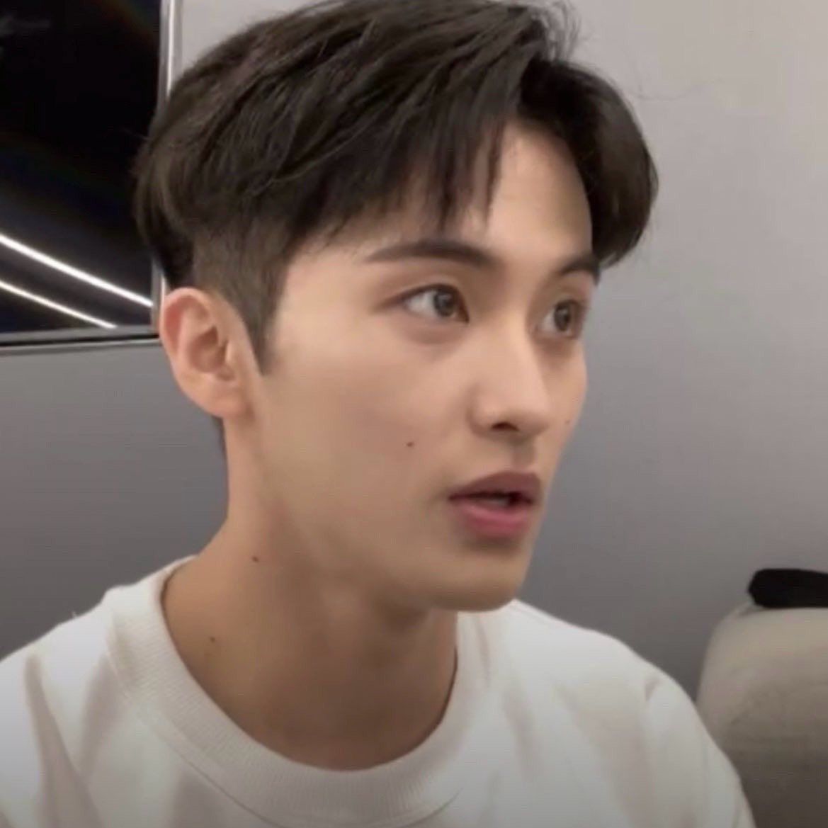 hagendiratama's tweet photo. 👼🏼: Dyy?
🐯: Yes, baby?
🐯: Kenapa udh bangun lagi?
👼🏼:
🦁: Come here, Jace—
👼🏼: Dyy mam!
🦁: Iya, ayo kita mam
🦁: Jace sudah lapar, ya?
👼🏼: Mmm~
🦁: All right—
🐯: Jace?
🐯: Halo?
🐯: Jeci, ini dyy nya di sini hei~
👼🏼:
🦁: Come here, boy.
👶🏻: Oiii, Jeci itu dyy nya tebalik.
👼🏼: https://t.co/8ewkjBiCaS