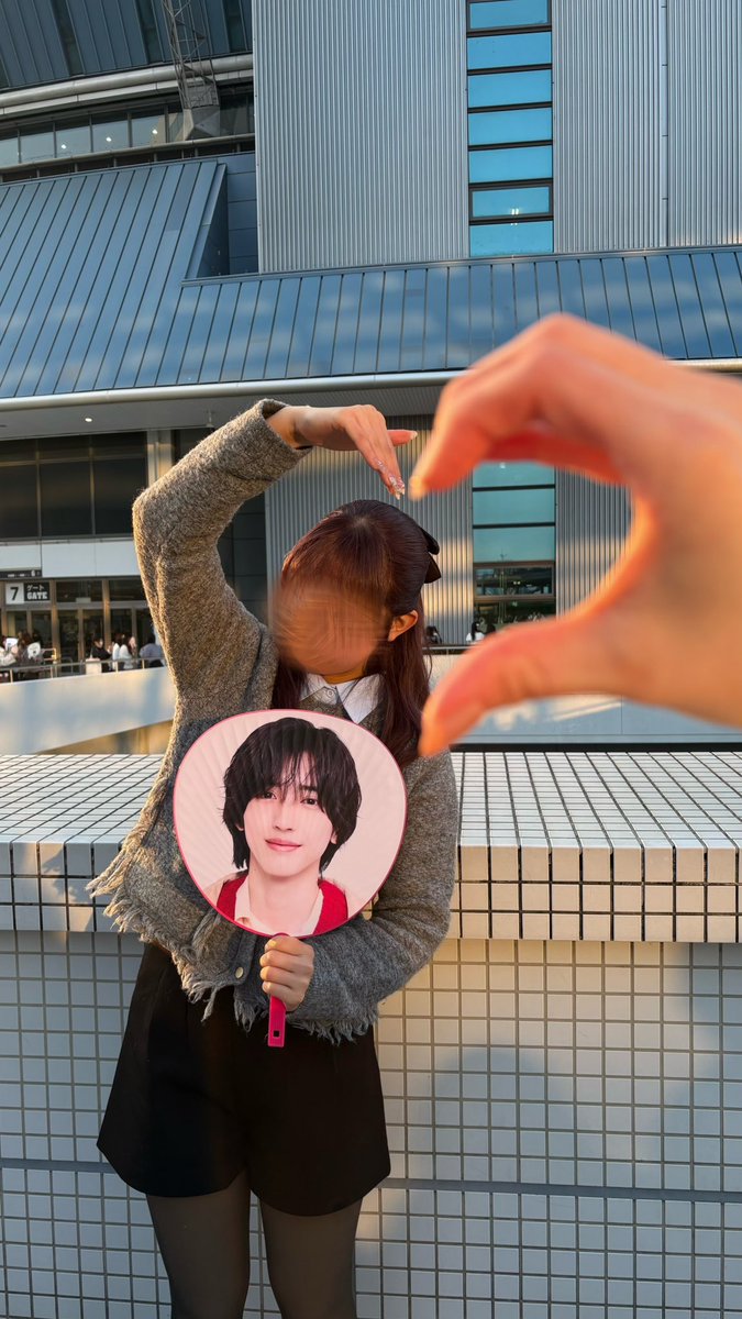 mchi_naniwa's tweet photo. 2/2 VoyAGE🩷
挨拶で大泣き😭
『生まれてきてくれてありがとう』ってオタクの私たちはよく使う言葉だけど、大ちゃんに言われてこんなに言われて嬉しい言葉なんだなって実感した

うちわで書いてたなにふぁむに感謝🙏
なにわ男子のみんなも『生まれてきてくれてありがとう』
#なにわ男子1stDOME_VoyAGE https://t.co/rl9okTVUuM