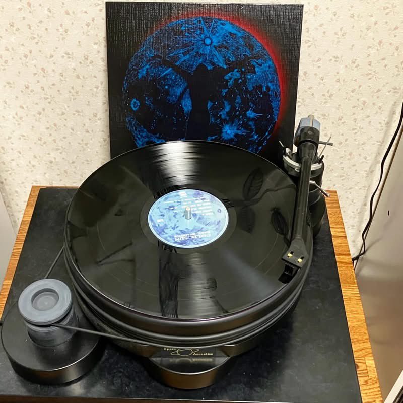 この青いジャケ、いいなあ。 僕が持っている一昨年出たジャケ違いの