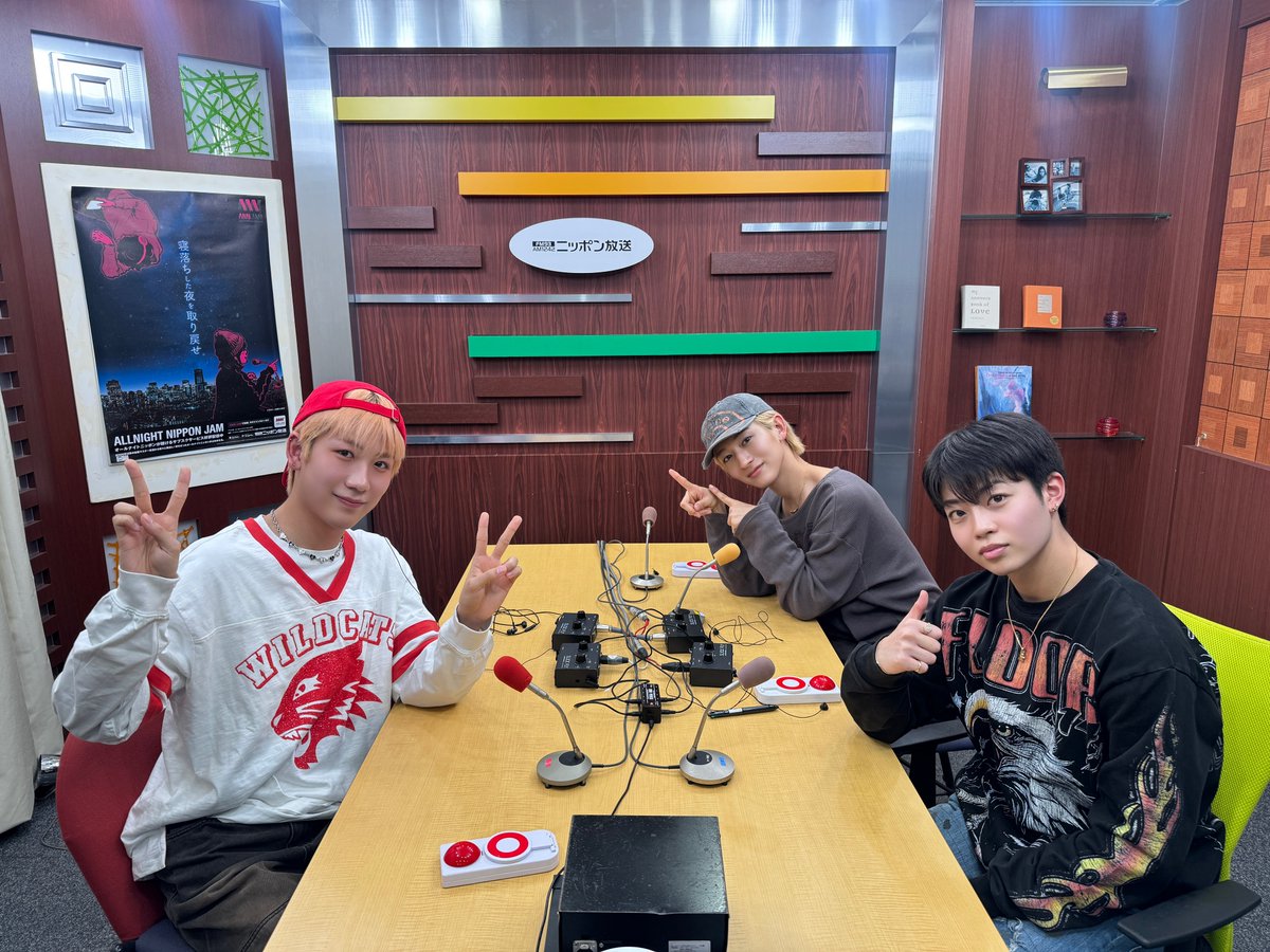 oricon's tweet photo. MAZZEL、ニッポン放送で2回目の冠番組
『MAZZEL Banquet Radio』2/11放送決定❗️

NAOYA＆RYUKI＆HAYATOが
トークやリスナーのメールに回答💌
空気イスをしながらクイズに挑戦も💦

💬3人のコメント
「大爆笑の1時間でした」
https://t.co/Jc9zR76zlv

#MAZZEL https://t.co/ZtWkLwJnxO