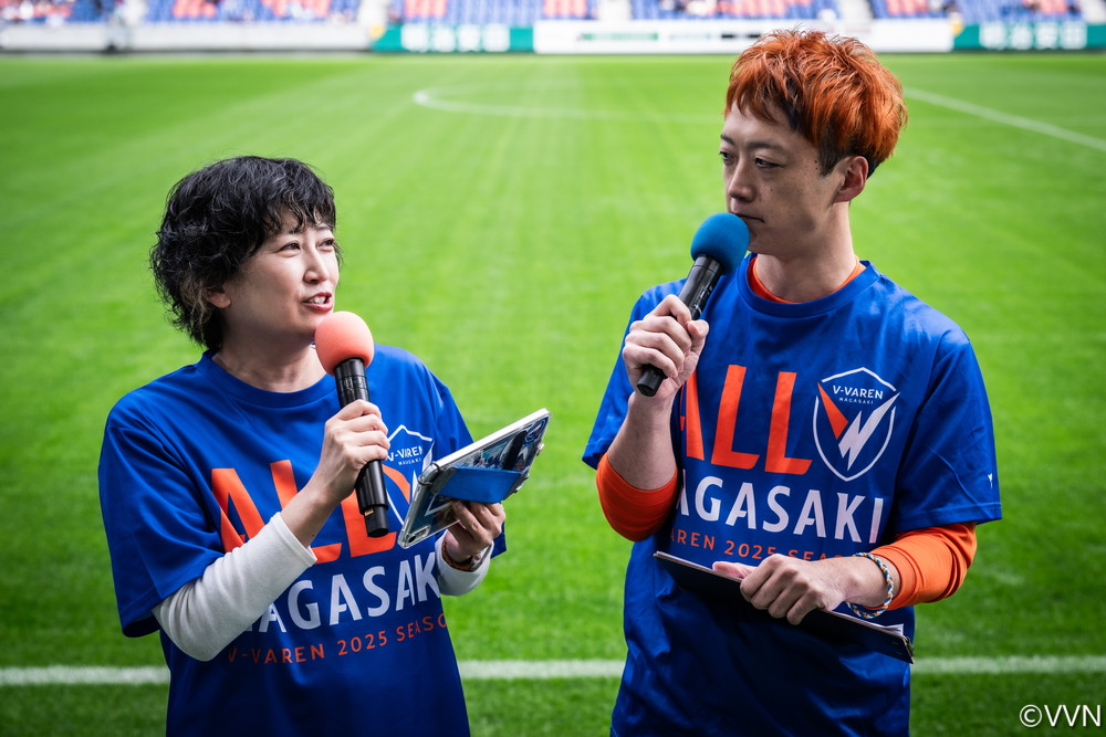 v_varenstaff's tweet photo. 🔷2026 スタジアムMC決定！🔶

昨シーズンに引き続き #古本史子 さん、#初村健矢 さんにスタジアムMCとして会場を盛り上げていただきます✨

お二人の力強い声と共に、
圧巻の雰囲気を創り上げましょう💪

詳細⏬
https://t.co/lbO2kE1Xxf

#vvaren #長崎旋風 https://t.co/3YBf0cTwRA