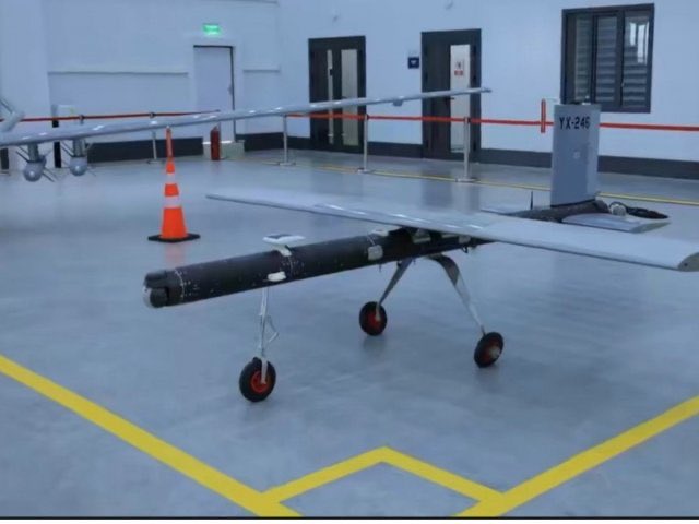 HusseinTwaibuR's tweet photo. drone kamilaze qui est utiliser par le rwanda pour attaquer l'aéroport de #kisangani
Le nom c'est YIHA III de la fabrication #Turque.
D'après les informations disponibles, le prix du drone kamikaze turc YIHA-III n'est pas public, mais des modèles similaires comme le Yiha-II coûtent environ 30 000 dollars l'unité. Les estimations pour les versions plus avancées peuvent atteindre 250 000 dollars, selon la configuration.