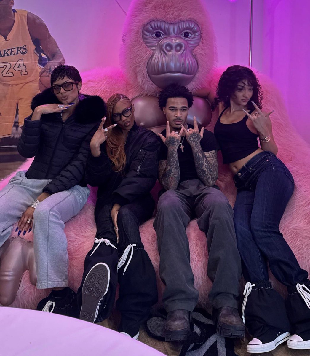 flolifers 🪐 tweet media