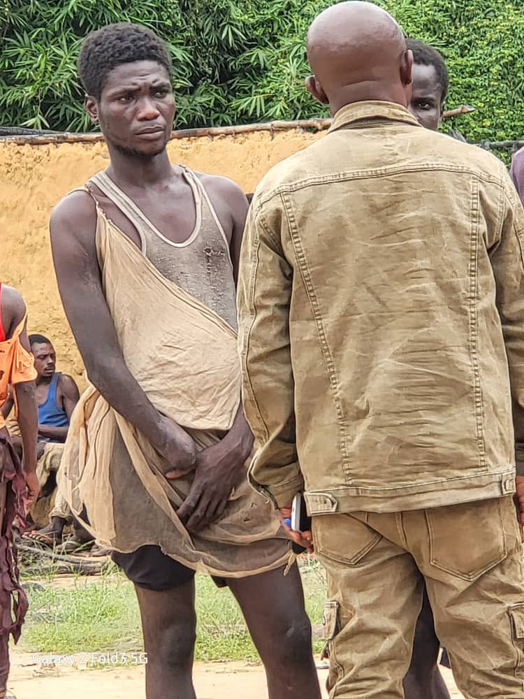 🚨SOS OSWE, #SANKURU #RDC
Village détruit par conflit, familles sans abri, vêtements ni moyens de survie.

Besoin urgent : habits, vivres, couvertures, bâches, ustensiles.
🙏 Solidarité SVP

<a href="/UNICEF/">UNICEF</a> @ACNUR <a href="/MSF/">MSF International</a> <a href="/WFP/">World Food Programme</a> <a href="/RedCross/">American Red Cross</a> <a href="/UNOCHA_ROSEA/">OCHA Southern & Eastern Africa</a> <a href="/leParrainRDC/">𝐥𝐞 𝐏𝐚𝐫𝐫𝐚𝐢𝐧</a> <a href="/PatrickLokala_/">Patrick Lokala</a> <a href="/mbuyi_don/">Don Israël H.M/ Le Coach</a>