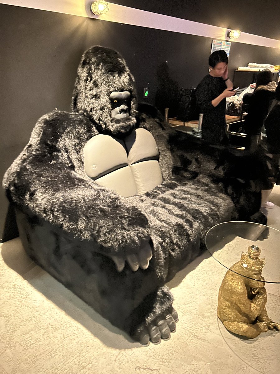 ta_ku_cha's tweet photo. ChevonもCLANQUEENもベガスも最高でした!
初めてのゴリラホール🤣
#JungleAttack https://t.co/14G2Sn5xPE