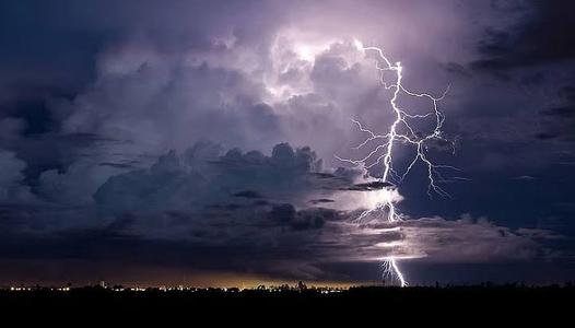 طقس اليوم.. أمطار رعدية ورياح على 4 مناطق. توقّع المركز الوطني للأرصاد في تقريره عن حالة الطقس هذا اليوم، هطول أمطار رعدية مصحوبة بزخات من البرد ورياح نشطة على أجزاء من مناطق مكة المكرمة، الباحة، عسير وجازان، وتكوّن الضباب خلال الليل وساعات الصباح الباكر على أجزاء من تلك المناطق 