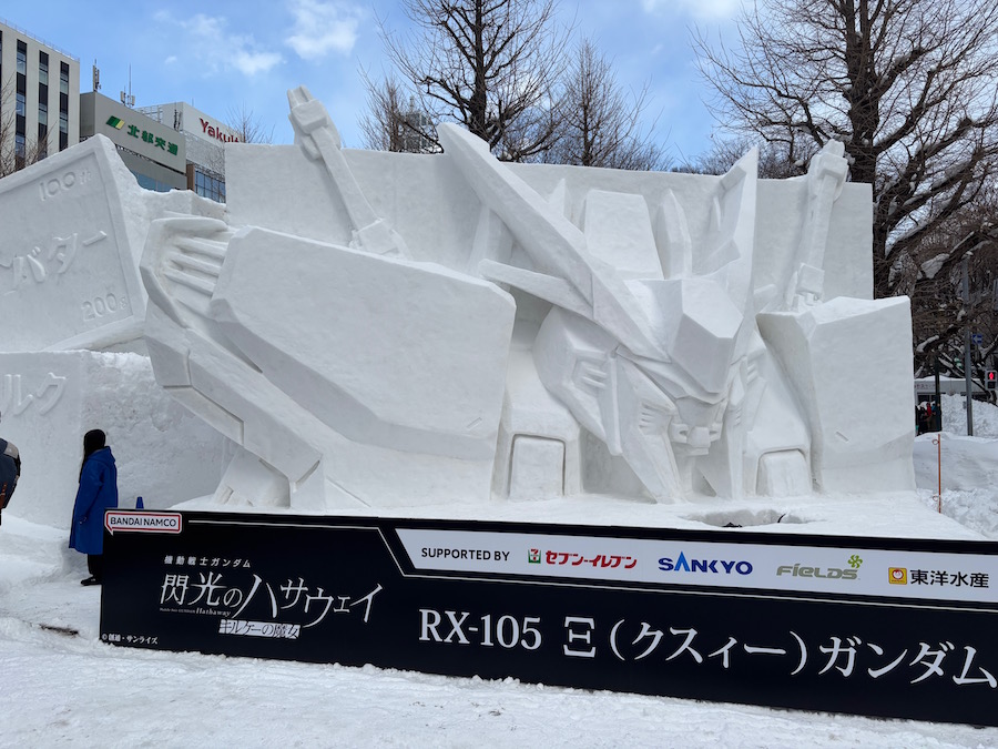 さっぽろ雪まつり2026、本日開幕しました！ 天に伸びるようにそびえる